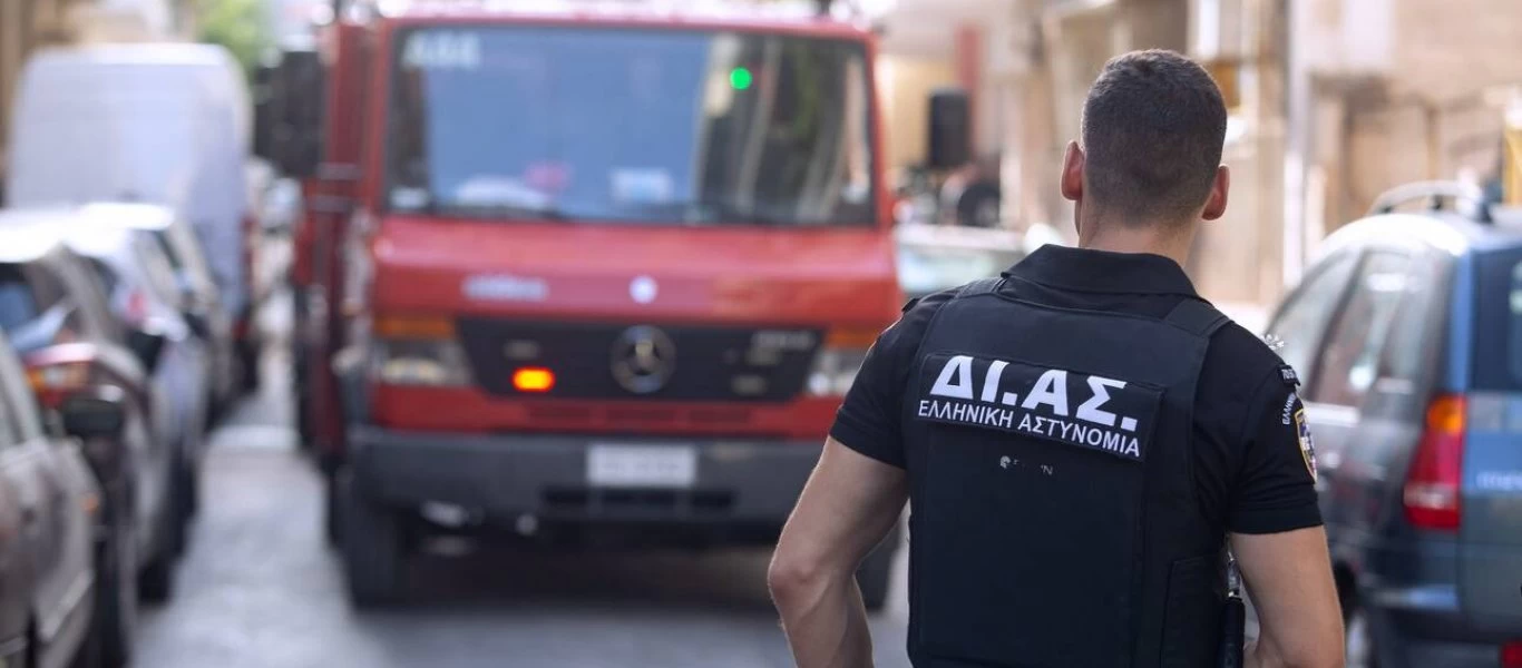 Φωτιά στην Πετρούπολη: 47χρονος κατηγορείται για εμπρησμό - Είχε πάνω του αναπτήρα & δύο φιάλες με αντισηπτικό